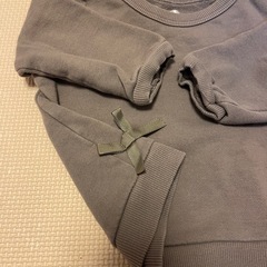 西松屋　トレーナー　グレー　リボン　80cmの画像