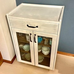 キャビネット　白　食器棚の画像