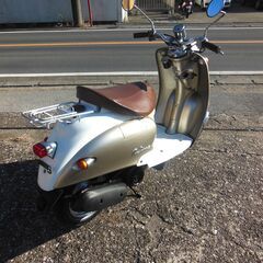 期間限定値下 YAMAHA 2st VINOビーノ　希少カラーシャンパンゴールド セル始動　メーターオーバーし速く好調 　プラグ　新品交換 キャブ洗浄駆動系統も開けて対応洗浄他等かなりお金かけ多数交換 納車整備点検済み 登録後すぐ乗り出せます。直接引き渡し　配送手配も可　SA10J　５AU　４JP　原付の画像