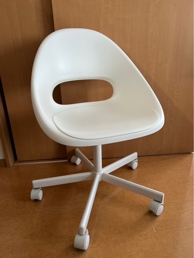 イケア　椅子　LOBERGET ローベルゲット MALSKÄR マルシェール　白