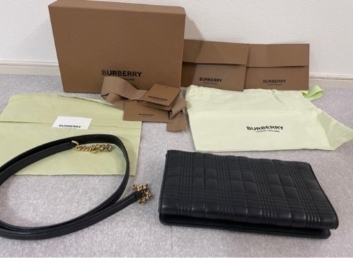 Burberry チェーンウォレット