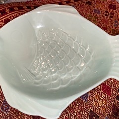 魚形のお皿の画像