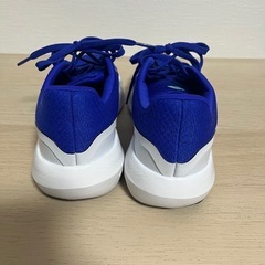 adidasブルー子供靴23.0cmの画像