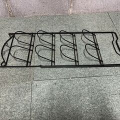 スチール製 4足 スリッパラック ブラック 幅25cm×奥行35cm×高さ60cmの画像