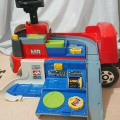 ツーウェイ トミカ 子供の乗り物兼ミニカー点検ステーション 