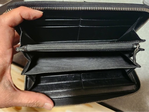 グッチ　ラウンドファスナー財布　箱有り　　　　　
中古品　　　　値下げしました〜‼️  