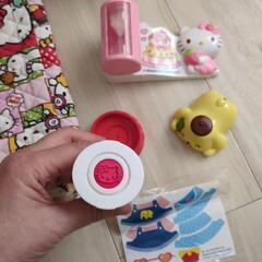 値下げ！キティちゃん好きに★キルティング袋＆フィギュア　砂時計などの画像