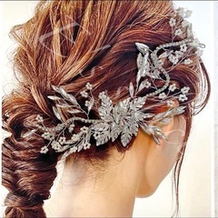 ヘアアクセサリー 髪飾り　結婚式　成人式　シルバー　 ビジューの画像