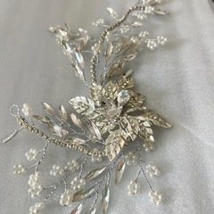 ヘアアクセサリー 髪飾り　結婚式　成人式　シルバー　 ビジューの画像