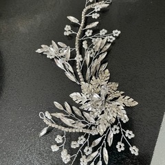 ヘアアクセサリー 髪飾り　結婚式　成人式　シルバー　 ビジューの画像