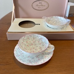 ノリタケ　ペアティーカップセット