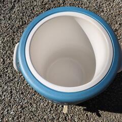 キャンプ用品イグルージャグの画像