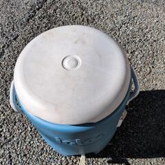 キャンプ用品イグルージャグの画像