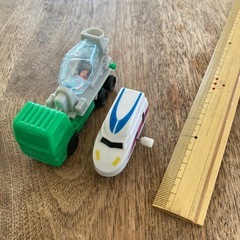 【もらってください】【引き取りに来れる方】食玩おまけのミニカー？の画像