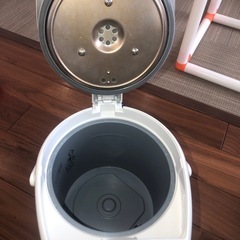 取引中　電気ポットの画像