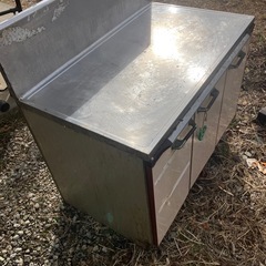 無料配送可能　キャビネットキッチン、底板もステンレス　台所の流し台（検システムキッチンの画像