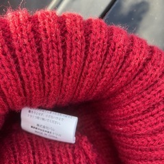 契約中　ニット帽赤の画像