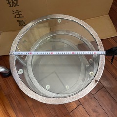 ガラス飾り棚の画像