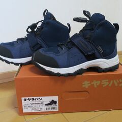 新品同様！ ジュニア登山靴 22㎝（キャラバン製）の画像