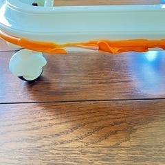 ベビー歩行器　コンビの画像
