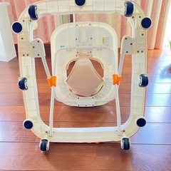 ベビー歩行器　コンビの画像