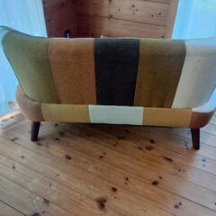 二人掛けパッチワークソファーの画像