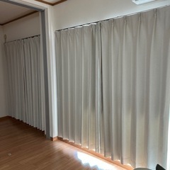 ニトリ　ノーブル3 遮光カーテン　アイボリーの画像