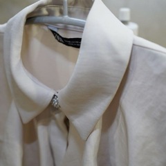 【美品】ZARAフリルブラウスの画像