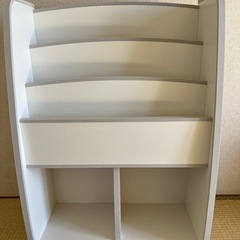 子ども用本棚　角にクッション付き