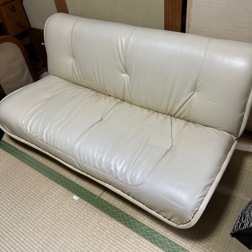 白いソファ (オグ) 喜志のソファ《3人掛けソファ》の中古あげます・譲ります｜ジモティーで不用品の処分