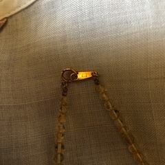 琥珀のネックレスの画像