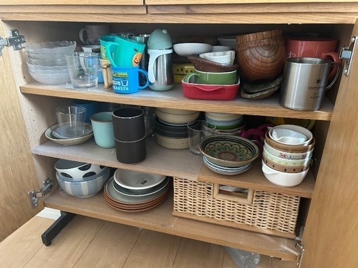 unicoキッチンカップボード (moco) 別府の収納家具《食器棚、キッチン収納》の中古あげます・譲ります｜ジモティーで不用品の処分