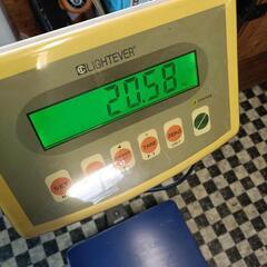 測り機器　体重計の画像