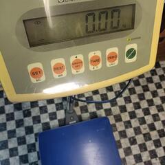 測り機器　体重計の画像