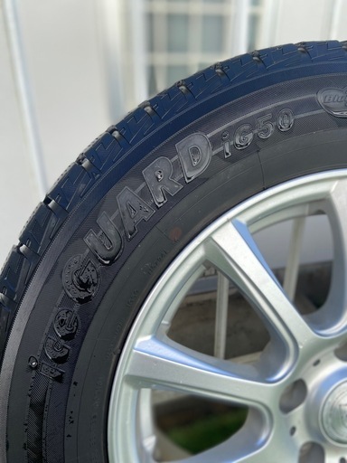 スタッドレスタイヤ　195/65R15 ヨコハマタイヤ　アイスガード　美品　　ホイル・ナット付き
