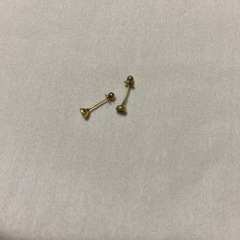 金のイヤリングの画像