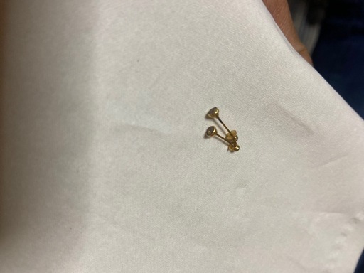 金のイヤリング