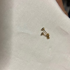 金のイヤリングの画像