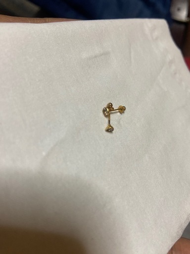 金のイヤリング