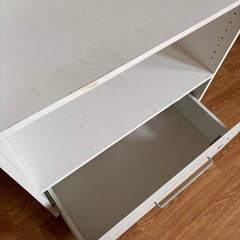 引き出し付きキャビネットの画像