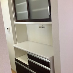 食器棚　カップボードの画像