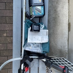 マキタ　草刈機　コードレス充電器付きの画像