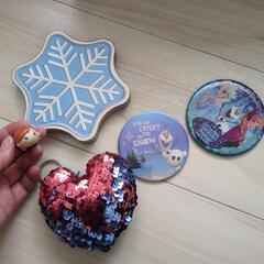 アナ雪　缶バッジ＆スパンコールキーチャームなどの画像