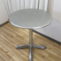 ダルトンのシルバー丸テーブルとIKEAの椅子2個セット