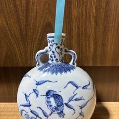 青白磁の鳥の絵柄が美しい花瓶