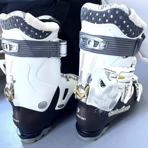 美品　SALOMON　スキーブーツ　25〜25.5cm レディース　
