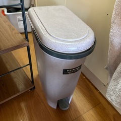 ペダル式ゴミ箱