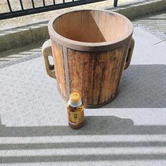 珍しい木の桶の画像