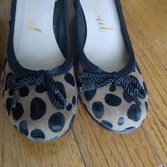 季節を選ばない履きやすい、歩きやすいバンプス。通勤、オフィスに良いです。2足まとめて。の画像