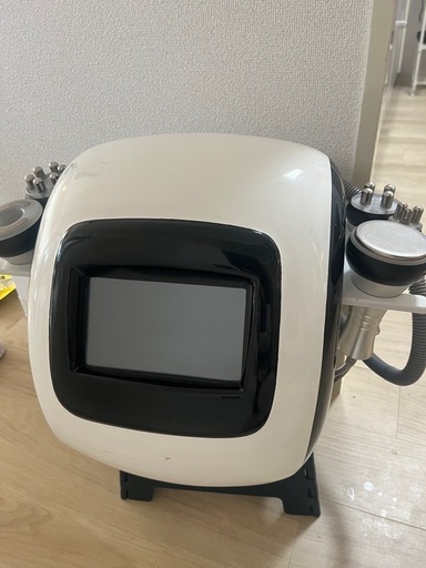 定価３０万円　エステの機械　キャビテーション　ラジオ波　超音波　吸引